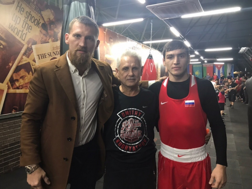 Чемпионы мира по боксу провели тренировку с подрастающим поколением в Волгодонске 