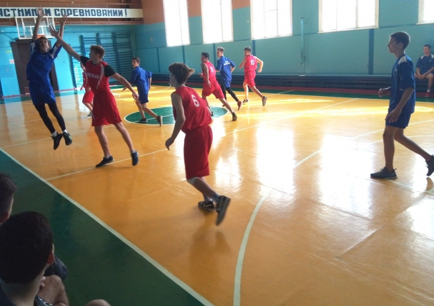 Казачьи школы Волгодонска сражаются в спортивных состязаниях
