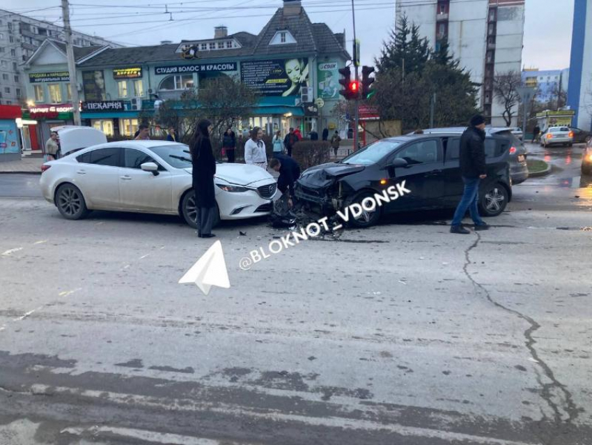 Стали известны подробности ДТП с тремя автомобилями на улице Энтузиастов