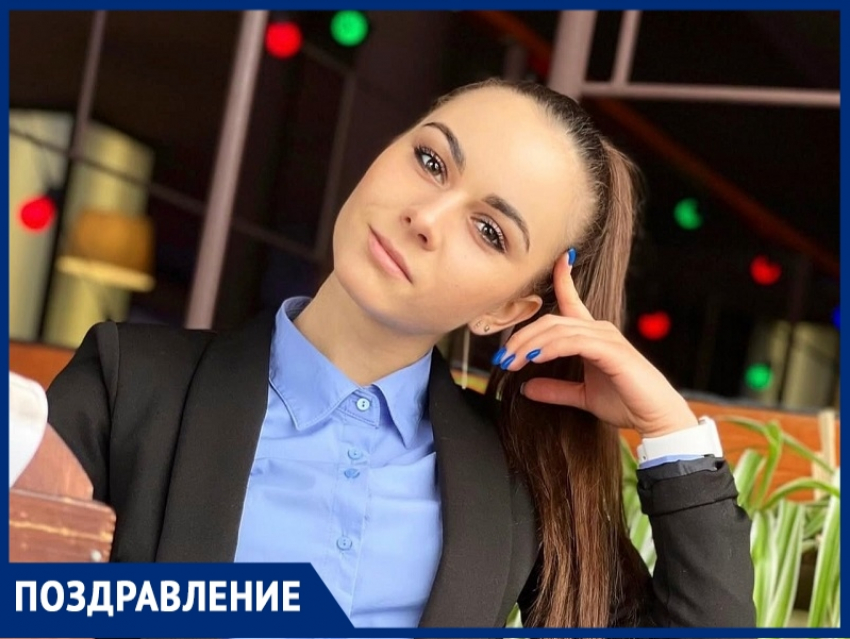 Победительница «Мисс Блокнот-2021» Анастасия Абаполова отмечает день рождения