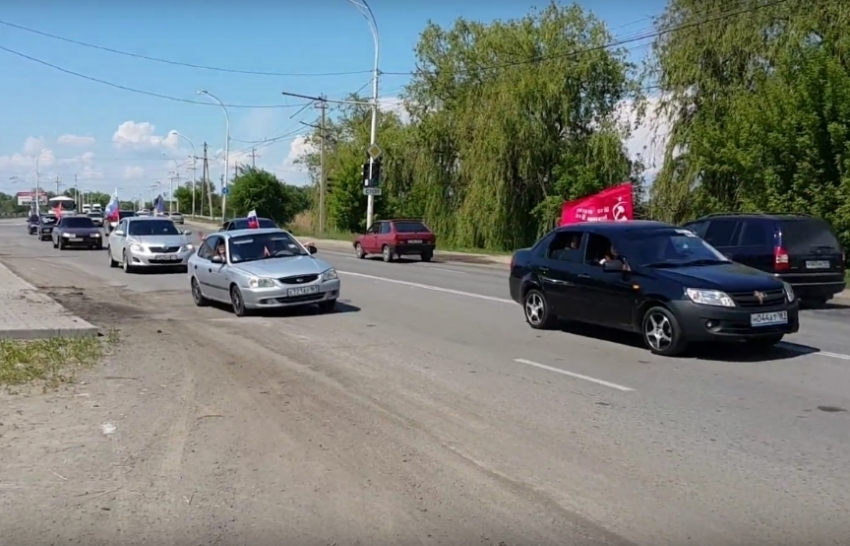 Волгодонцы совершили автопробег по улицам города в честь Дня Победы