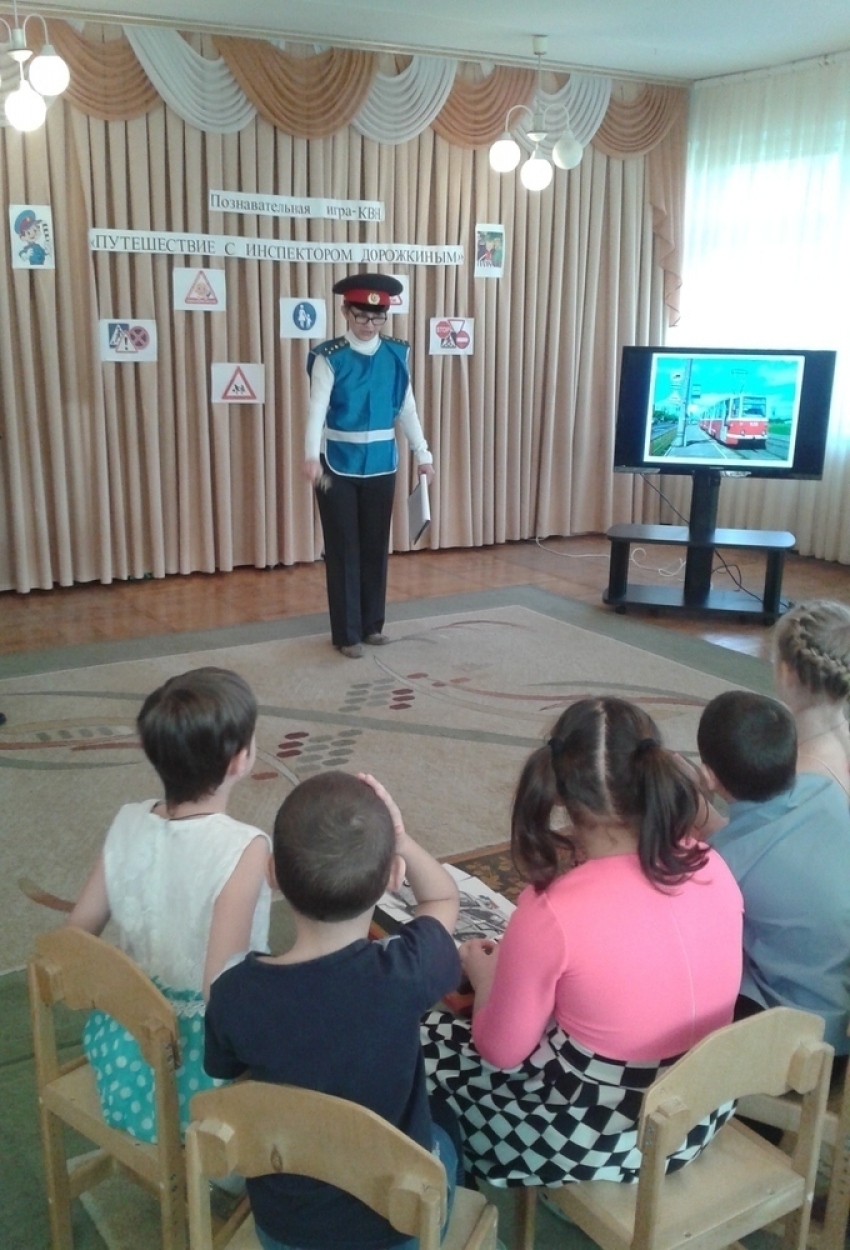 В Волгодонске «инспектор Дорожкин» провел урок ПДД в детском саду