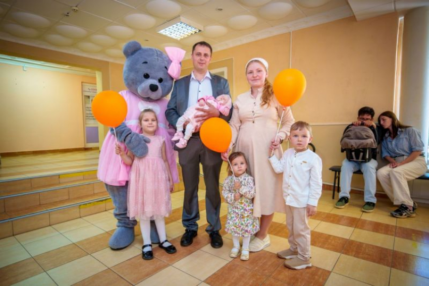 В Волгодонске начали выдавать электронные сертификаты на новорожденных