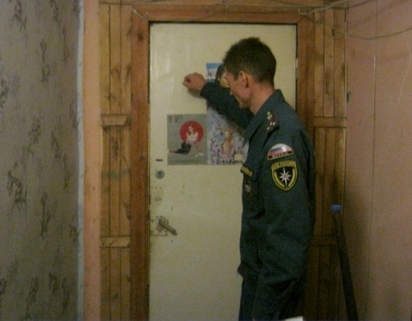  В Волгодонске пожарные проверяют дома и квартиры неблагополучных семей