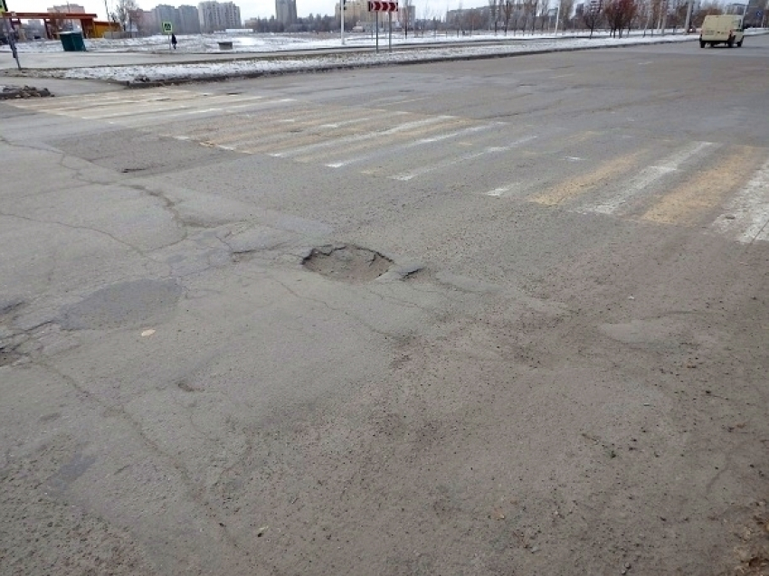 У Волгодонска не хватит денег на текущий ремонт дорог по улицам Королева, Железнодорожной и проспекту Курчатова в 2017 году