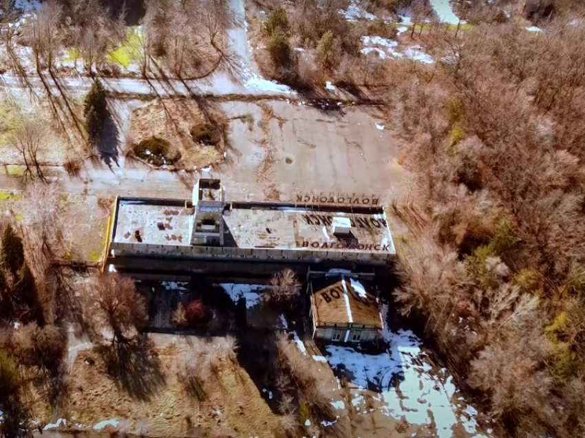 Печальные руины аэропорта «Волгодонск» с высоты птичьего полета сняли на видео