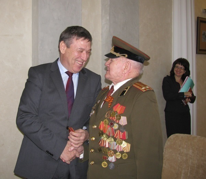 В Волгодонске вручили медали ветеранам войны и труженикам тыла