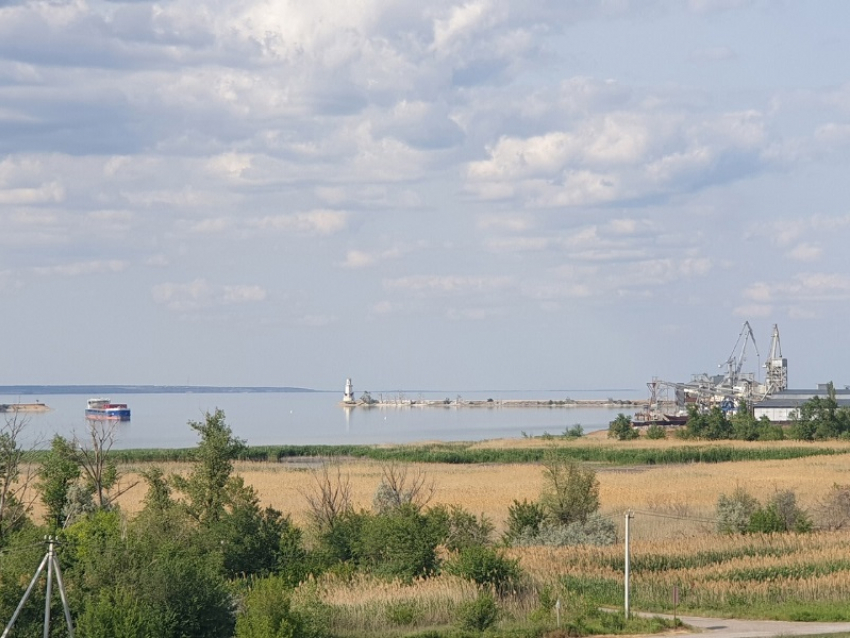 Первые сухогрузы загрузили зерном в порту Волгодонска