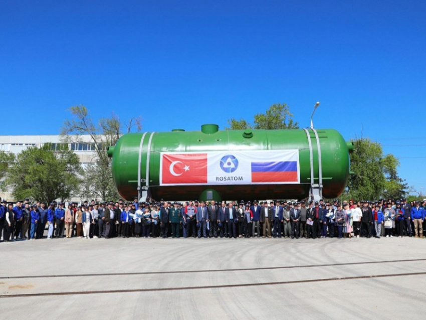 Из Волгодонска уплывут в Турцию четыре зеленых парогенератора 