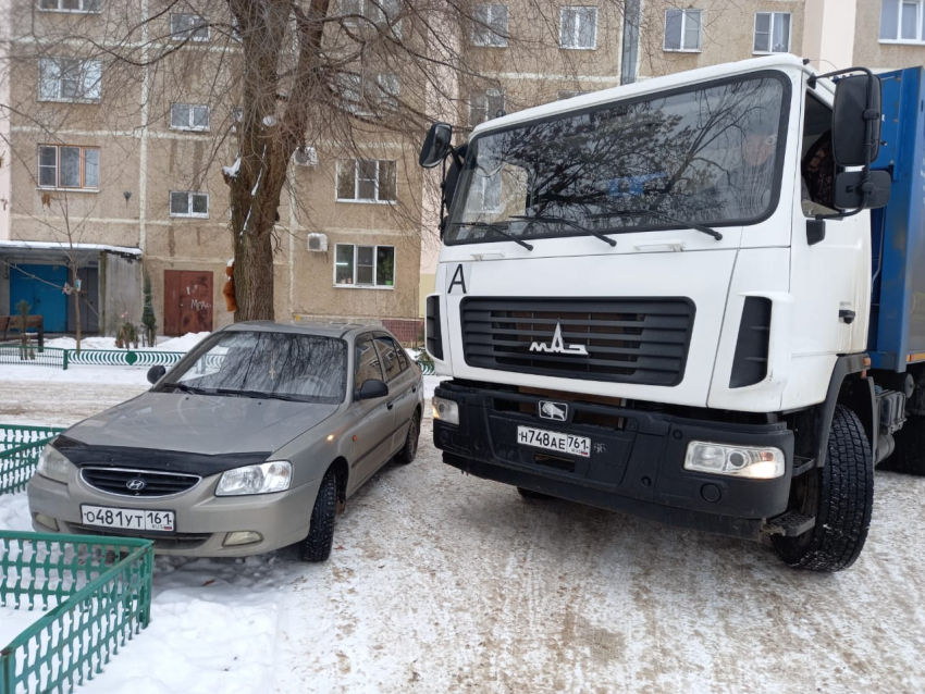 Дорогу мусоровозу: в Волгодонске участились случаи блокировки автомобилистами подъездов к местам сбора отходов