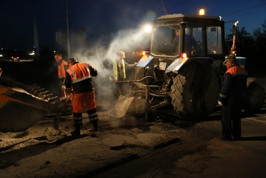 В Волгодонске начали ремонтировать дороги по ночам 