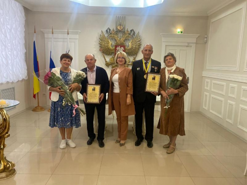 «Полвека вместе»: семьи с 50-летним юбилеем семейной жизни чествовали в ЗАГСе Волгодонска