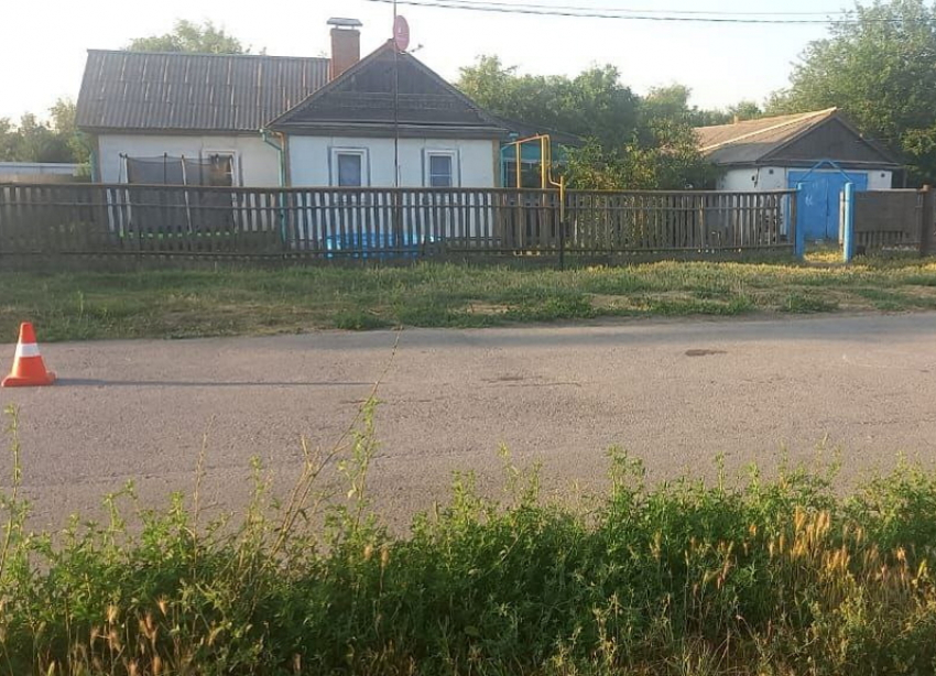 5-летний ребенок выбежал на дорогу и попал под колеса мотоцикла в Волгодонском районе
