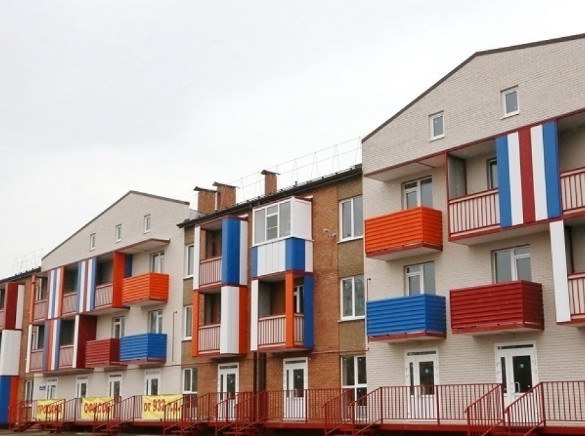 В Волгодонске бесплатные квартиры получили 13 ветеранов и 28 сирот