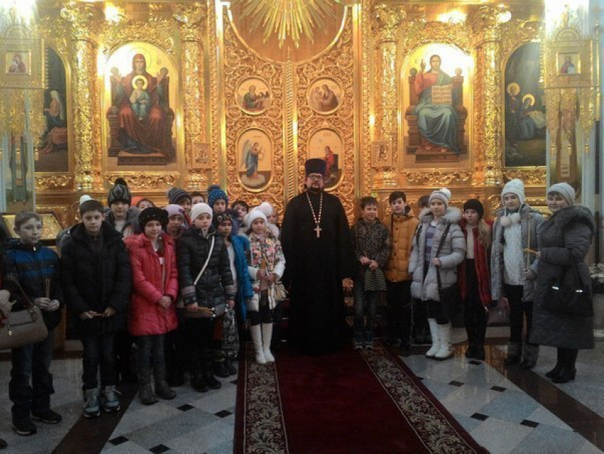 Волгодонские школьники посетили Кафедральный собор Рождества Христова