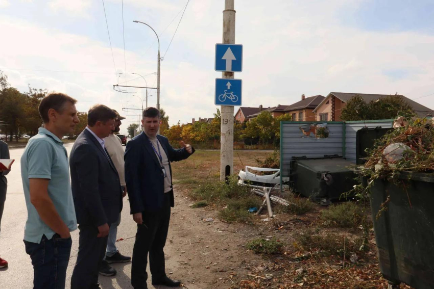 Депутаты проинспектировали мусорные площадки на проспектах Мира и Лазоревый