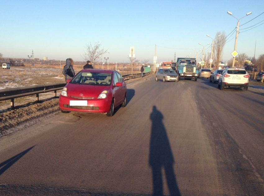 Авария у волгодонского отдела ГИБДД спровоцировала дорожный затор 