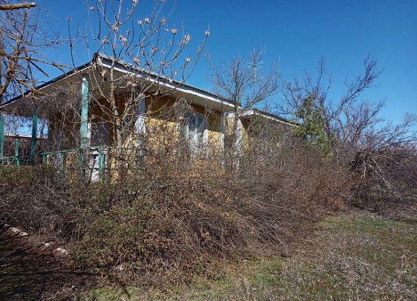 Базу отдыха «Почты России» на Дону в Волгодонске выставили на продажу по цене гостинки в старом доме