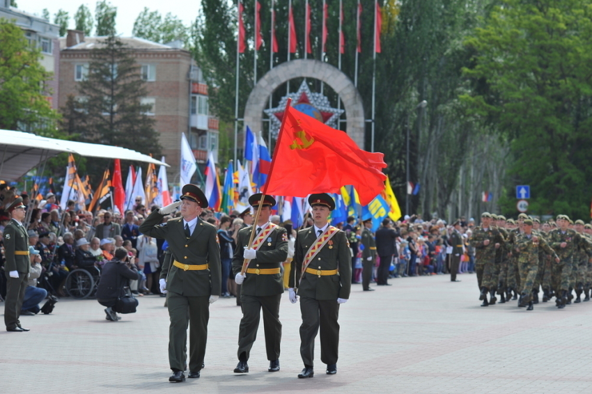 В Волгодонске прошел торжественный парад, посвященный 71-ой годовщине Победы