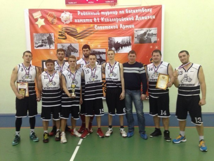 Волгодонские спортсмены взяли «золото» на районном турнире по баскетболу