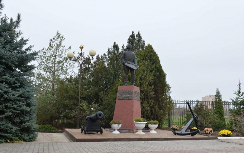 Как новый: в Волгодонске восстановлен памятник адмиралу Федору Ушакову