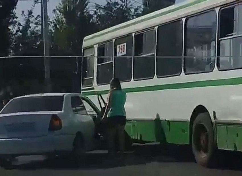 В Волгодонске произошло ДТП из-за непостоянства водителя автобуса