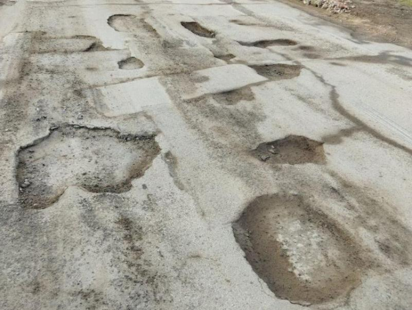 В Волгодонске улицу Главную внесли в план работ по ямочному ремонту