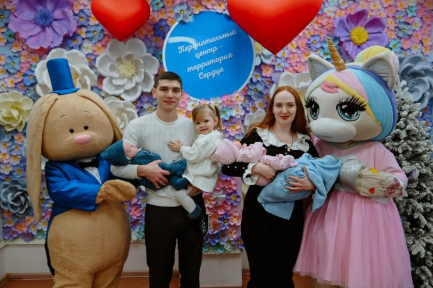 Федор, Арсений и Валерия: в Ростове выписали первую тройню области 2026 года