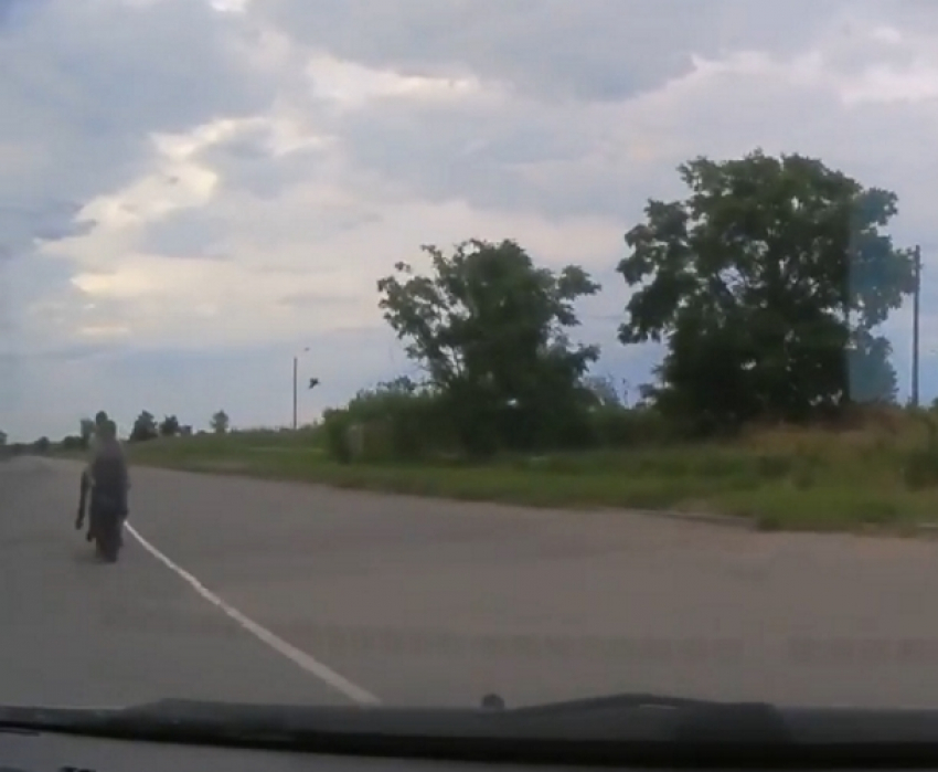 ДТП с участием малолетних мотоциклистов в Волгодонске попало на видео