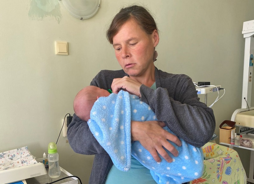 Работавшую на полях роженицу с младенцем пытались вывезти цыгане из роддома Волгодонска для обналичивания материнского капитала 