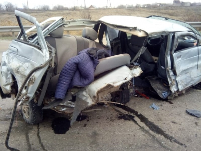 Два легковых автомобиля столкнулись на трассе Цимлянск-Волгодонск