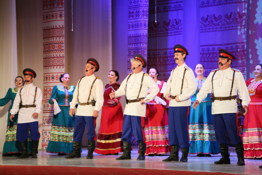 Волгодонский народный ансамбль песни и танца «Казачий Дон» торжественно отметил свое 40-летие 