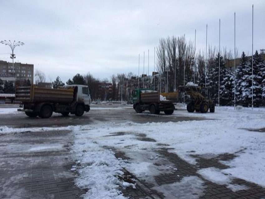 Площадь Победы в Волгодонске расчистили от снега в преддверии масленичных гуляний