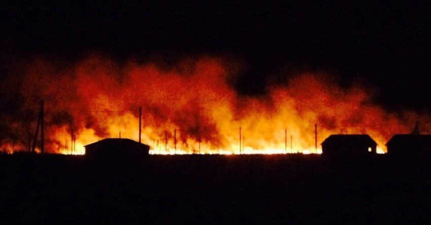 В Волгодонске в районе В-9 снова горел сухостой