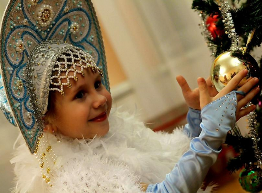 Детсадовцы Волгодонска отметят Новый год без родителей и нормальных фото, а школьники останутся без сладкого стола