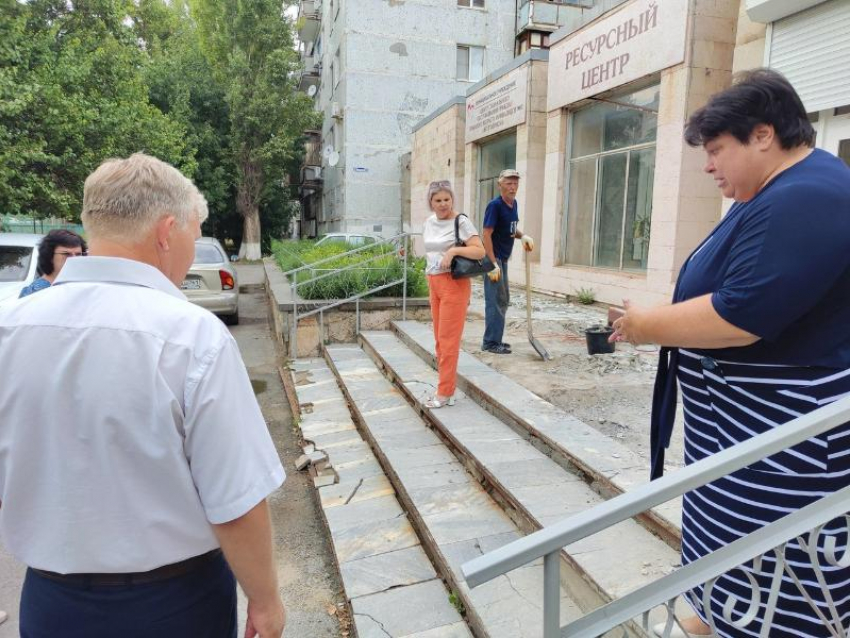 Как продвигается ремонт в ресурсном центре «Активное долголетие» проверил глава администрации