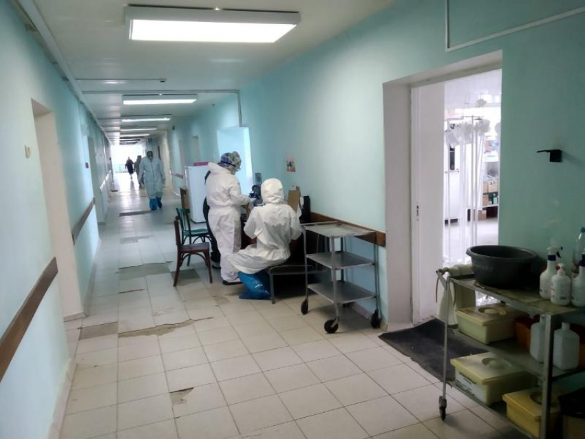 Шестеро пациентов скончались в ковидном госпитале Волгодонска за сутки