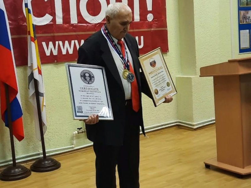 Присев 3550 раз, пенсионер из Волгодонска побил Мировой рекорд и рекорд России 