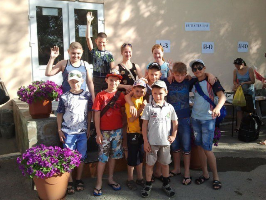 Дети из малообеспеченных семей Волгодонска отправились в санаторно-оздоровительный лагерь «Уральские самоцветы»