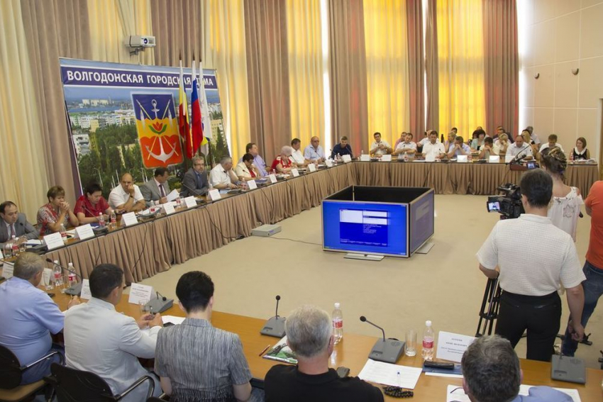 Заседание Волгодонской городской Думы  не обошлось без скандала и дебатов 