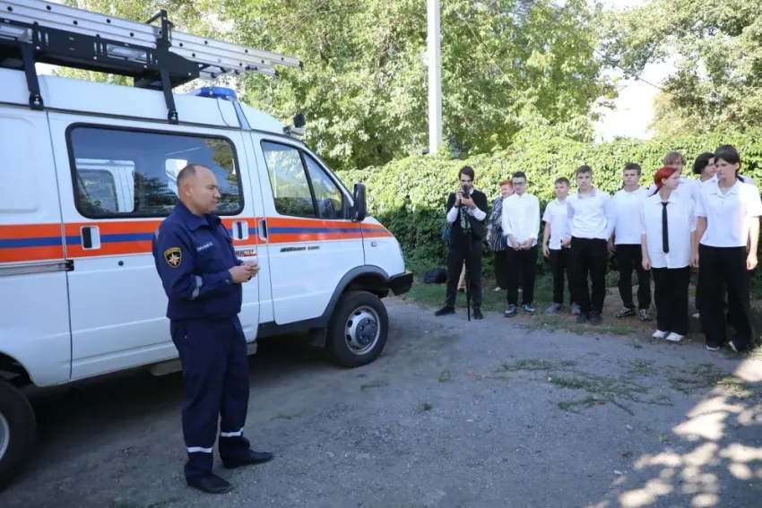 В гости к спасателям: волгодонские школьники прошли курс выживания