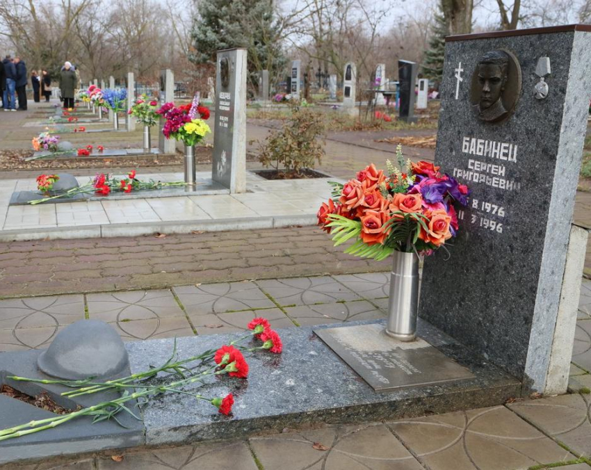 24 года назад в Волгодонске появилась Аллея почетного захоронения воинов