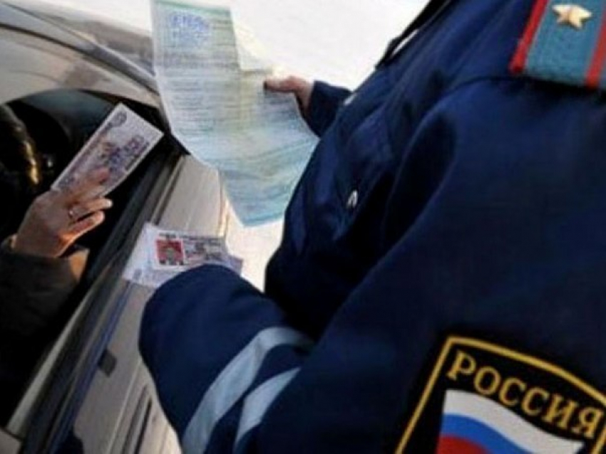 В Волгодонске пьяный водитель пытался дать взятку в 10 000 рублей сотруднику ГИБДД