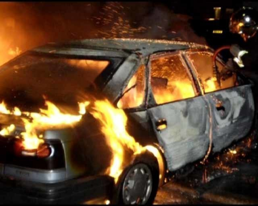 В Волгодонске снова подожгли автомобиль, на этот раз «Volkswagen Tiguan» 
