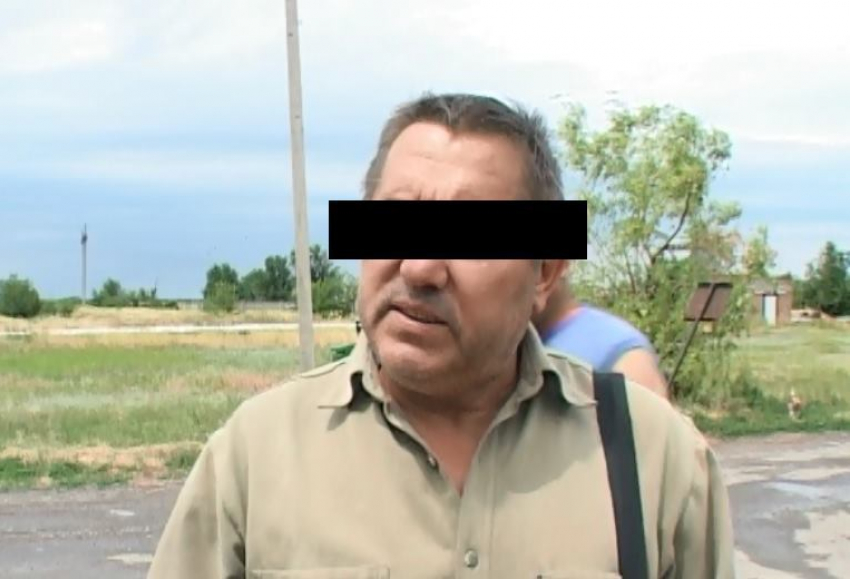 В Волгодонске доведеный до отчаяния работник птицефабрики ворвался в отдел кадров с топором 