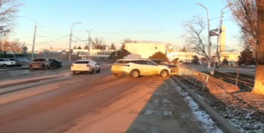 Убегали как зайцы: появилось видео устроенного школьником массового ДТП в Волгодонске