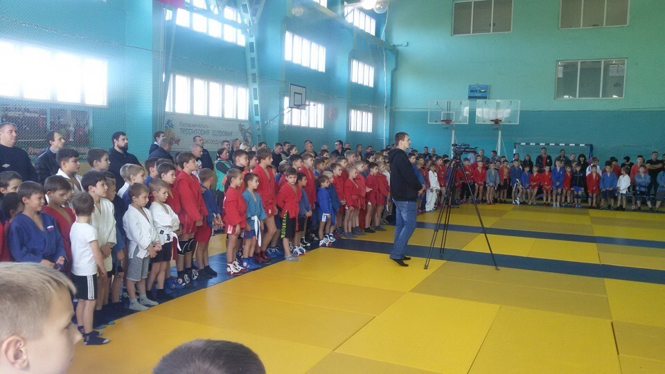 Волгодонские самбисты завоевали три медали на открытом первенстве в Донецке