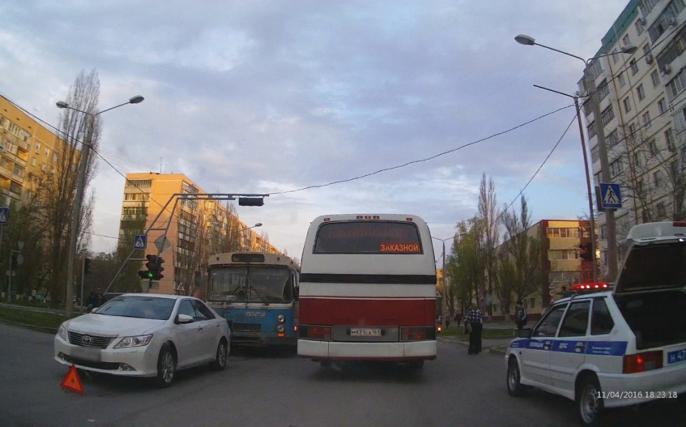 В Волгодонске ДТП с автобусом на Горького собрало огромную пробку
