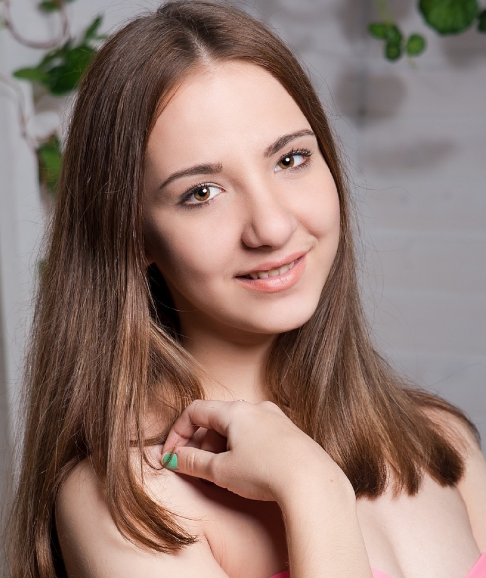 Вторая участница «Мисс Блокнот Волгодонска-2015» не боится негативных комментариев, но может напугать жюри в конкурсе «караоке»