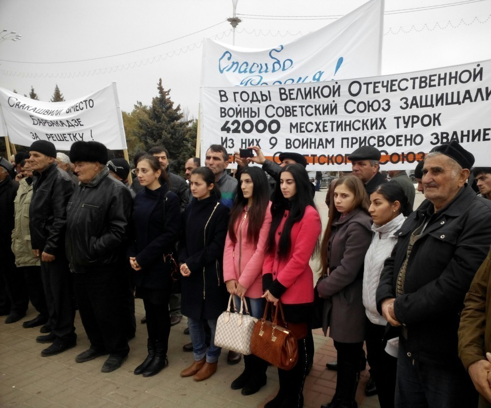 Турки-месхетинцы на митинге в Волгодонске обратились с просьбой о помощи к  двум президентам - России и Грузии